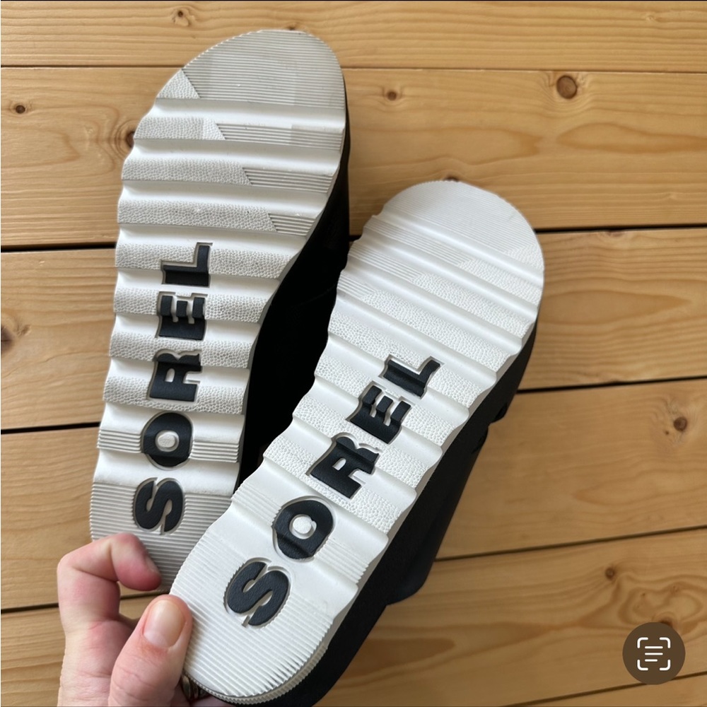 Black & White Sorel sandals - Picture 3 of 5